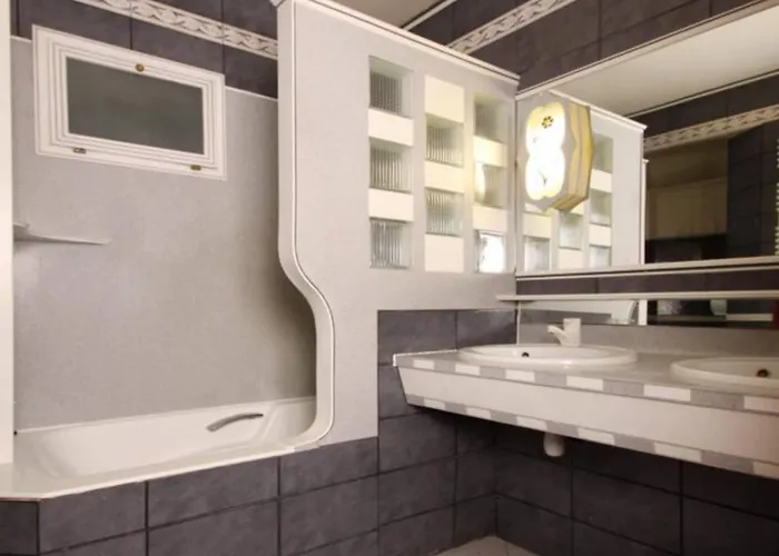 オテル　マリニャン ホテル *